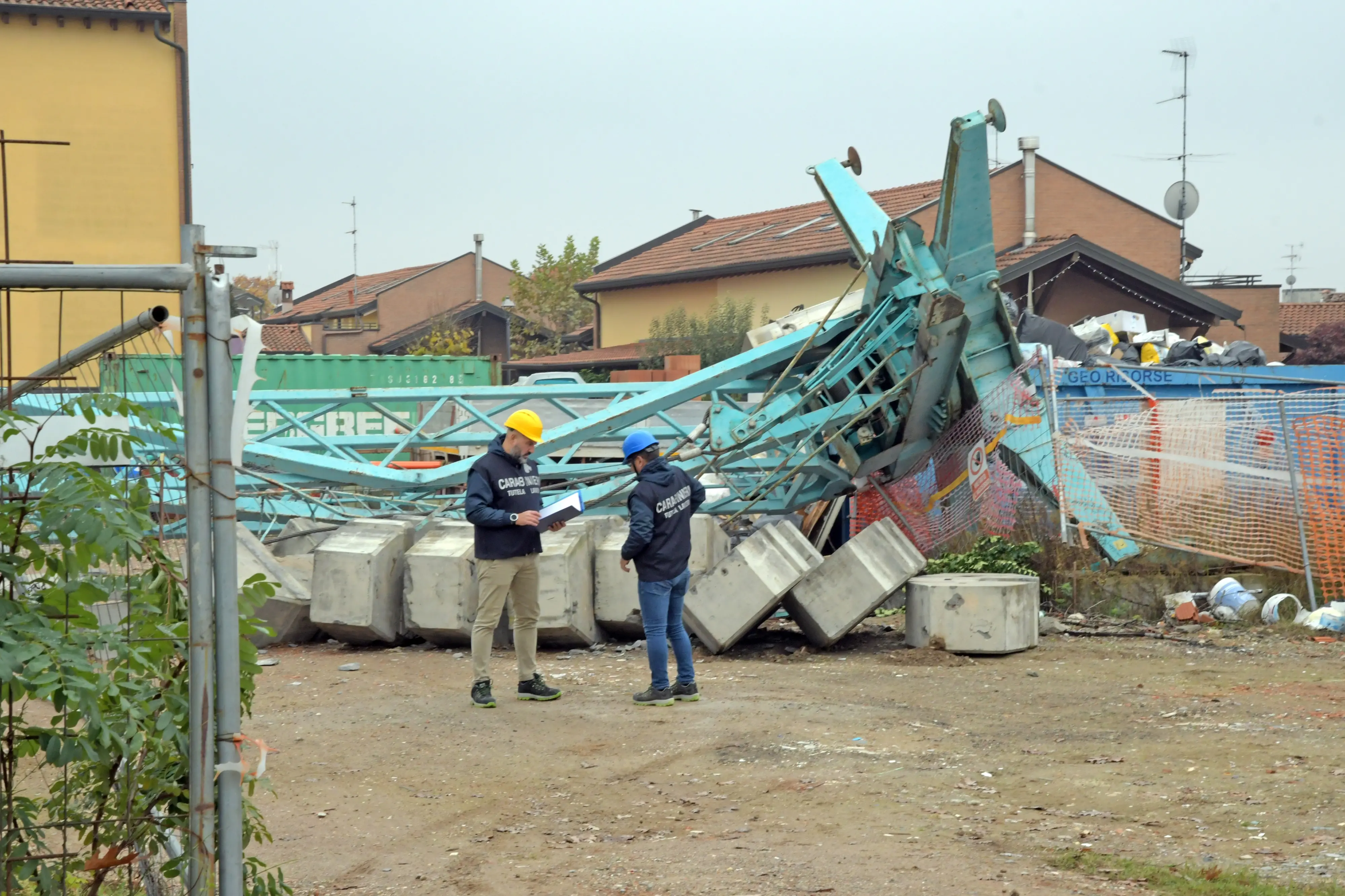 Trivolzio, gru s’abbatte sul cantiere: gravissimi due muratori. La dinamica dell'incidente