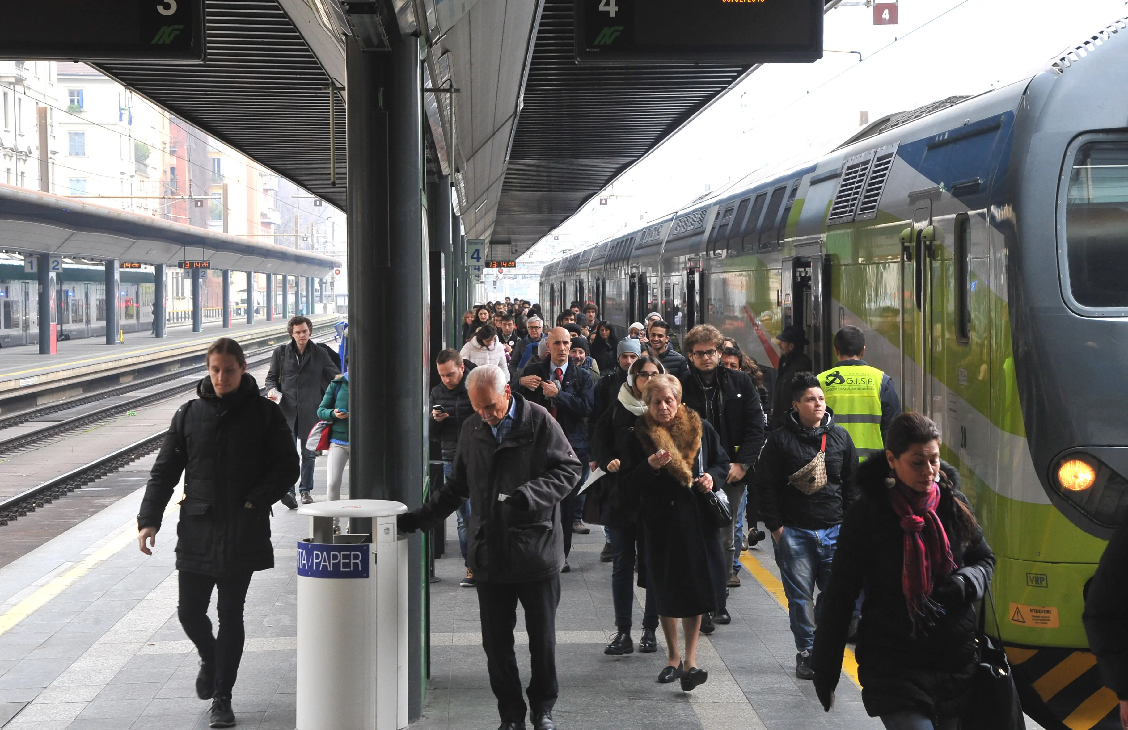 Trenord, sciopero dei treni l'8 gennaio: orari e fasce di garanzia