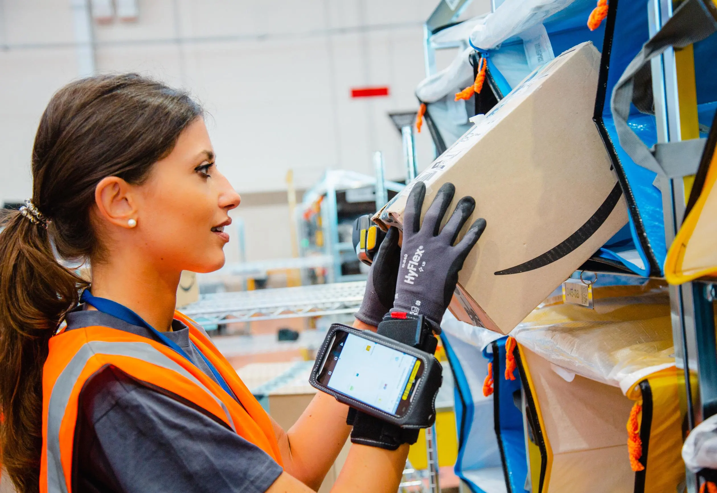 Lavoratori Amazon stremati dalla pandemia