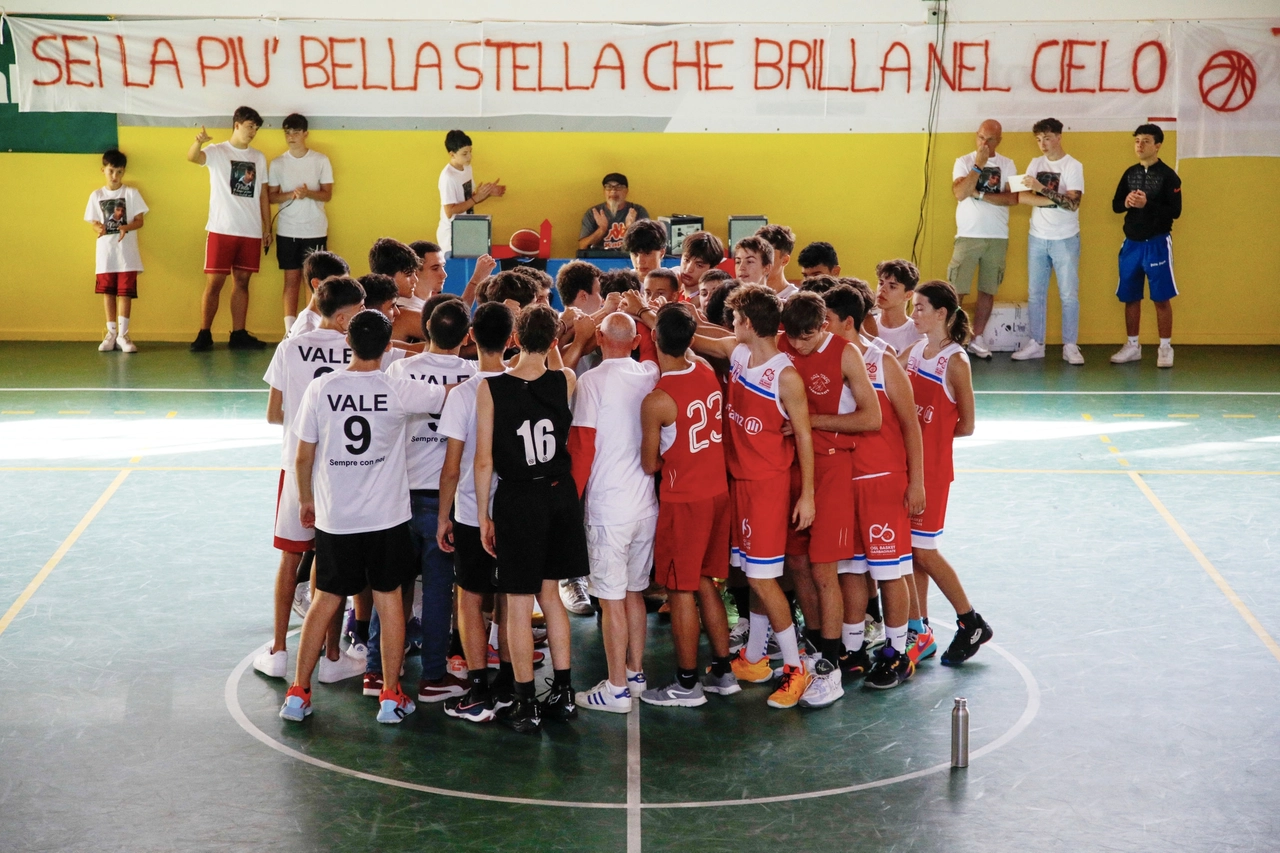 La partita tra Osl Garbagnate Basket e Puntoebasket in memoria di Valentino