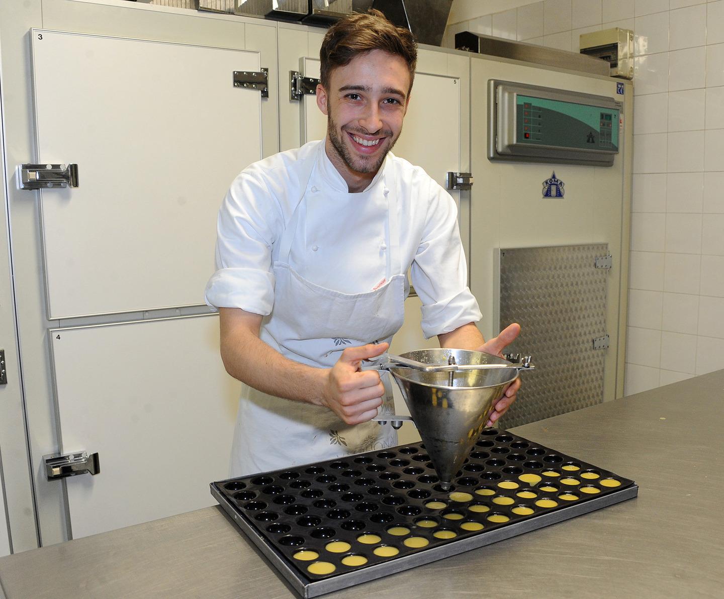 Parma, ecco la pasticceria che serve dolci con farina di grillo