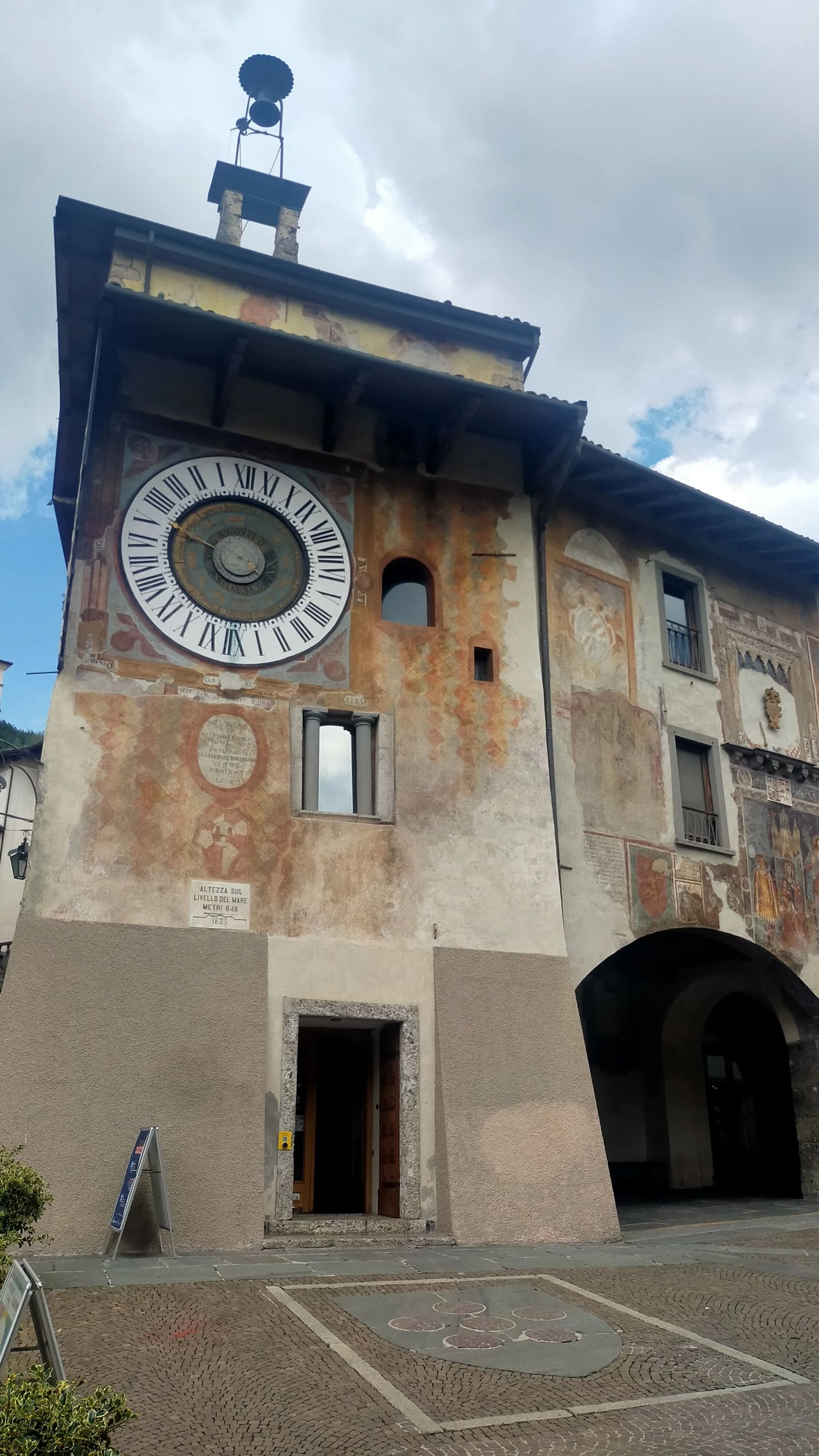 La torre dell'orologio di Clusone