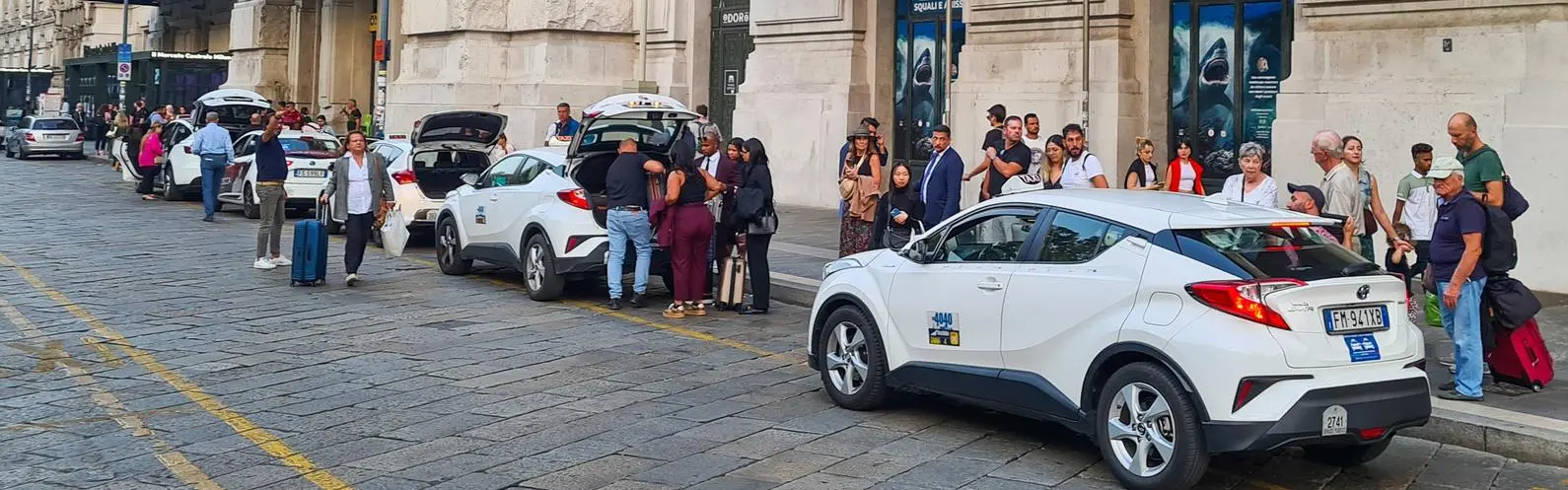 Licenze taxi, il ministro Urso: chiarimenti sulle doppie guide