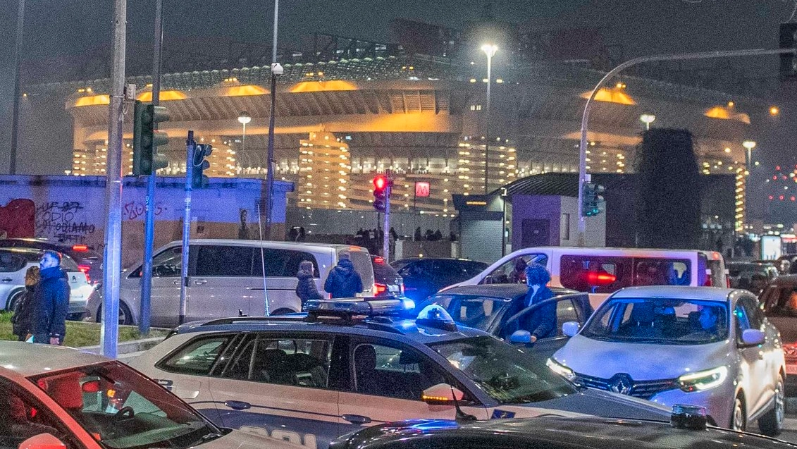 Caos a San Siro prima di Milan-Roma