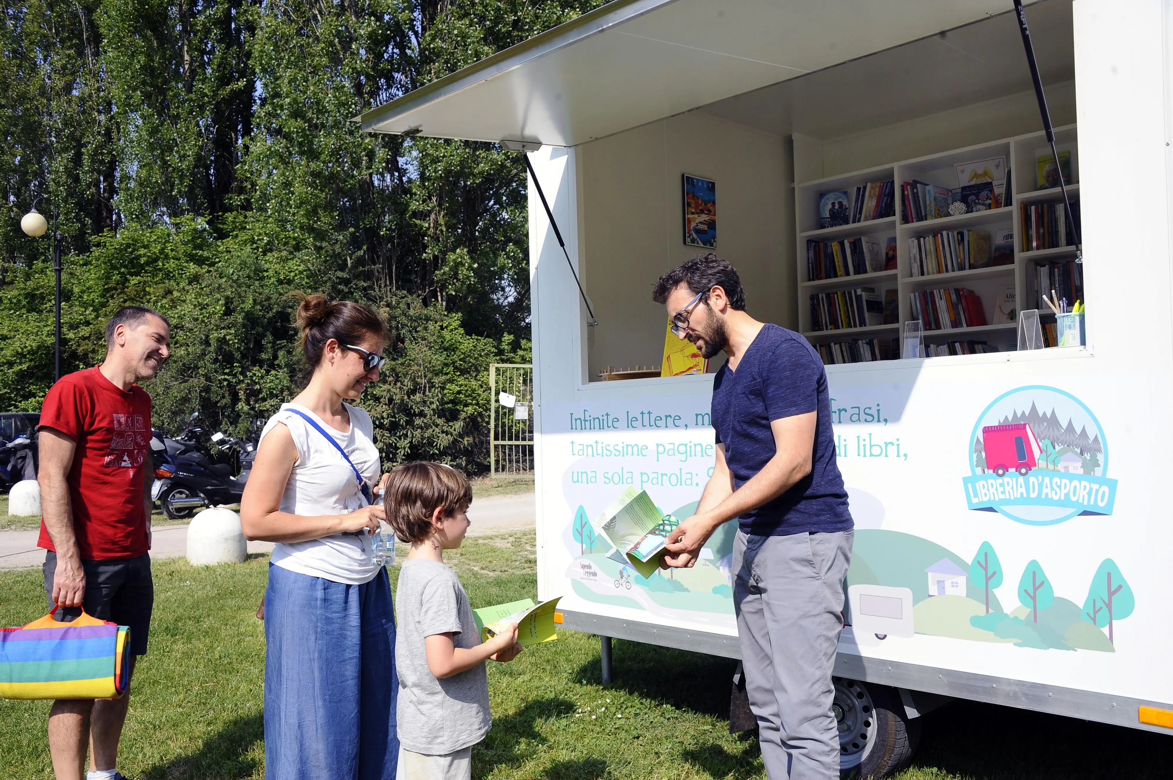 Arriva un carico di cultura sulla "libreria d’asporto"