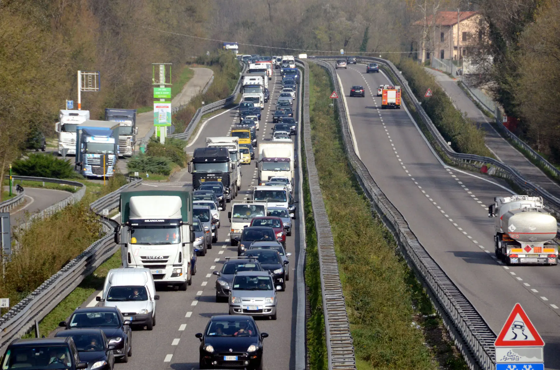 Lecco, esodo da bollino rosso: lunghe code in Superstrada