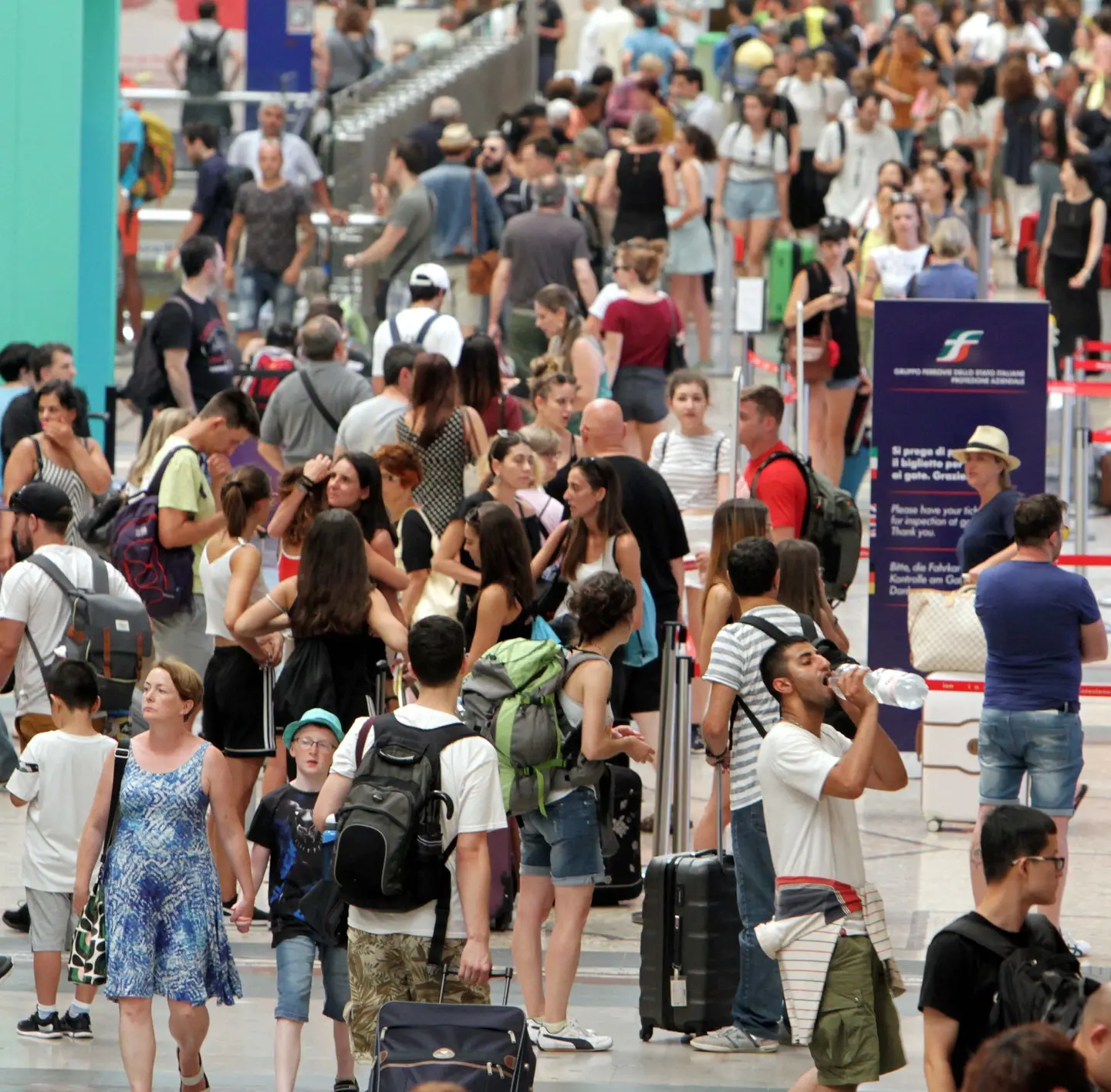 Esodo d'agosto: autostrade, stazioni e aeroporti presi d’assalto