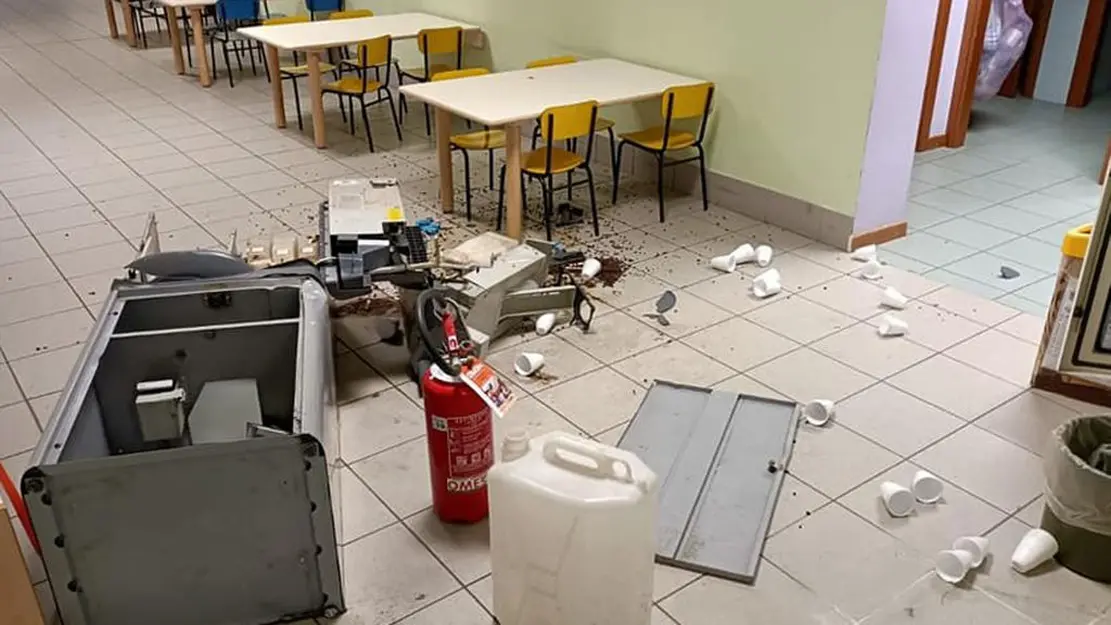 Covo, devastano la scuola: presi i vandali, sono due 15enni