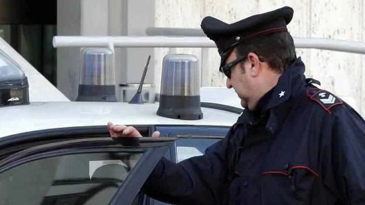 Litiga col fratello ed estrae un coltello: arrestato cinquantasettenne