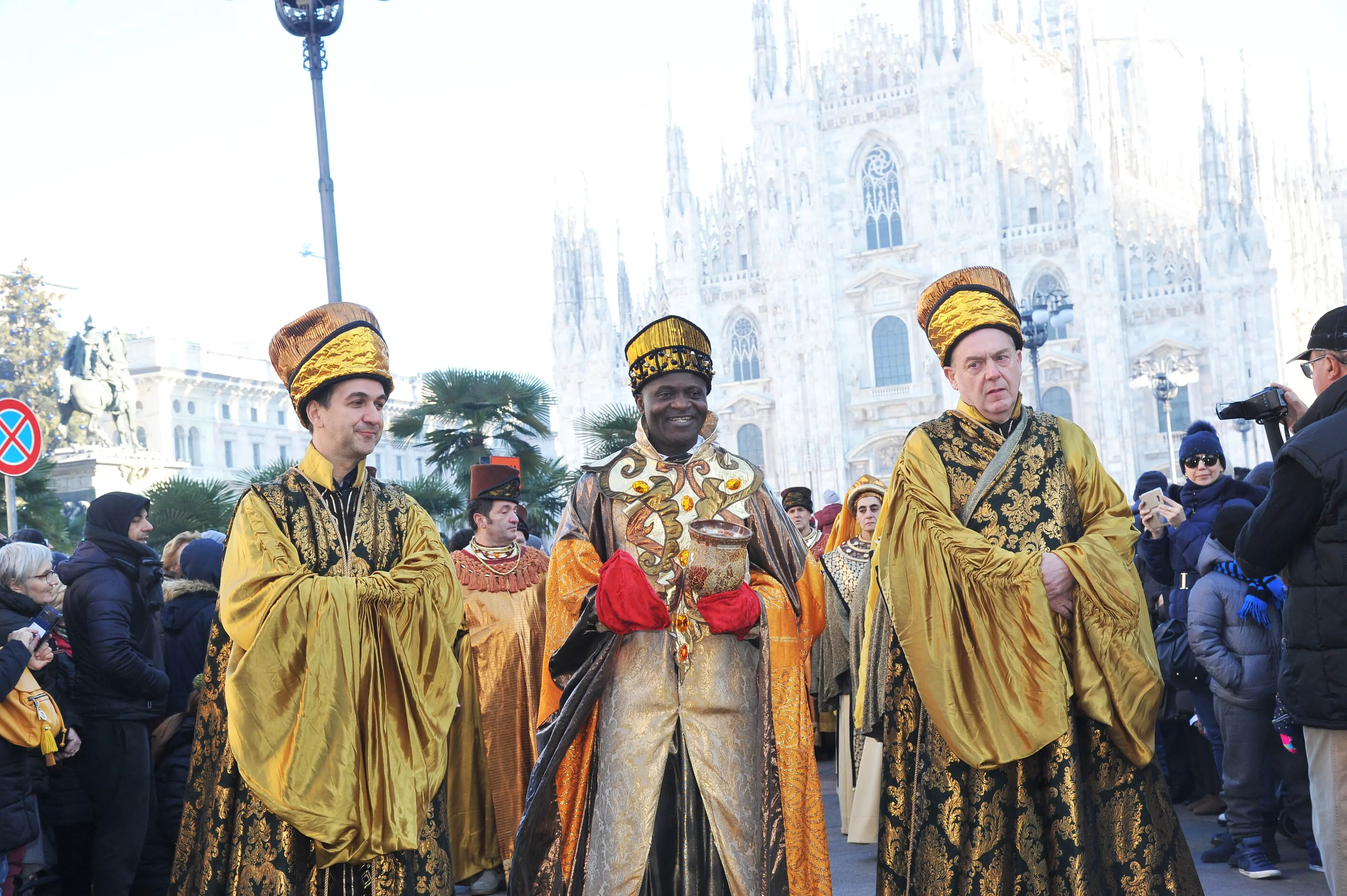 Epifania 2023 Milano, il Corteo dei Re Magi da piazza Duomo a Sant'Eustorgio