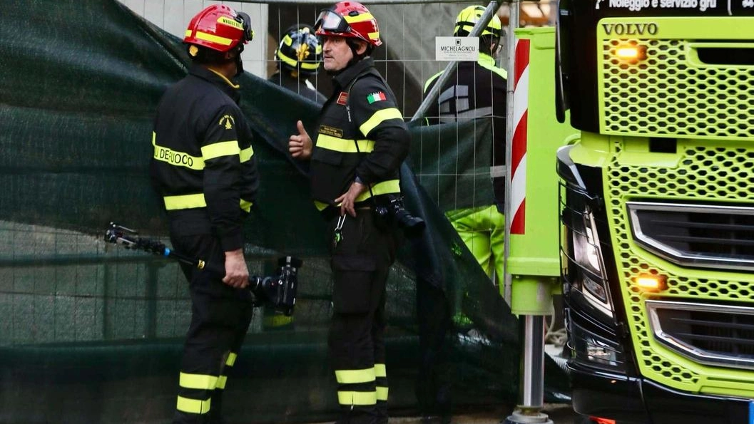 I vigili del fuoco nel cantiere di Firenze