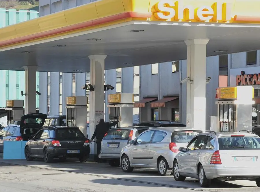 Esodo per la benzina: il Canton Ticino mette un freno