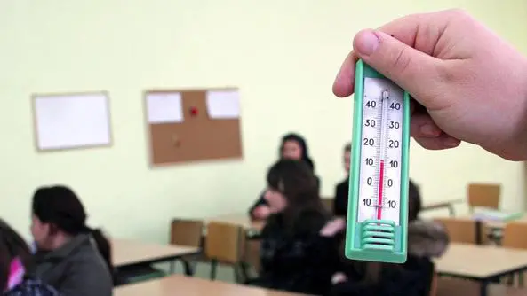 Scuola, caldaie in blocco e lezioni nelle aule fredde a Bollate