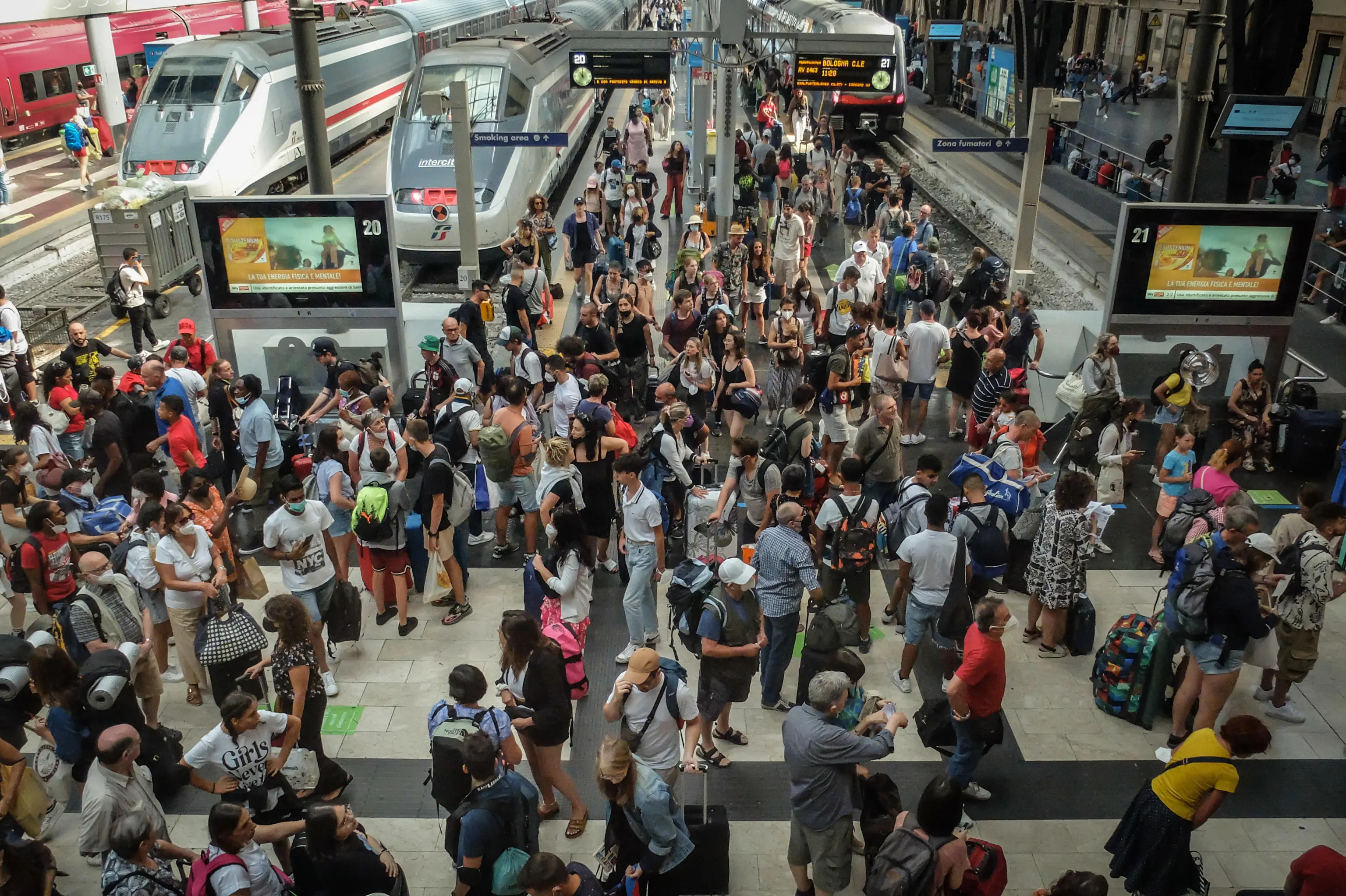 Milano si svuota per Ferragosto: assalto a stazioni e aeroporti