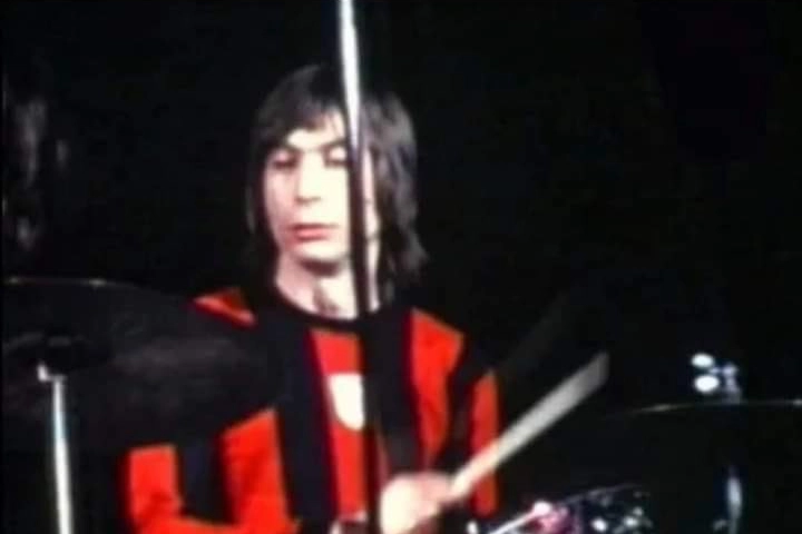 Charlie Watts con la maglia del Milan (internet)