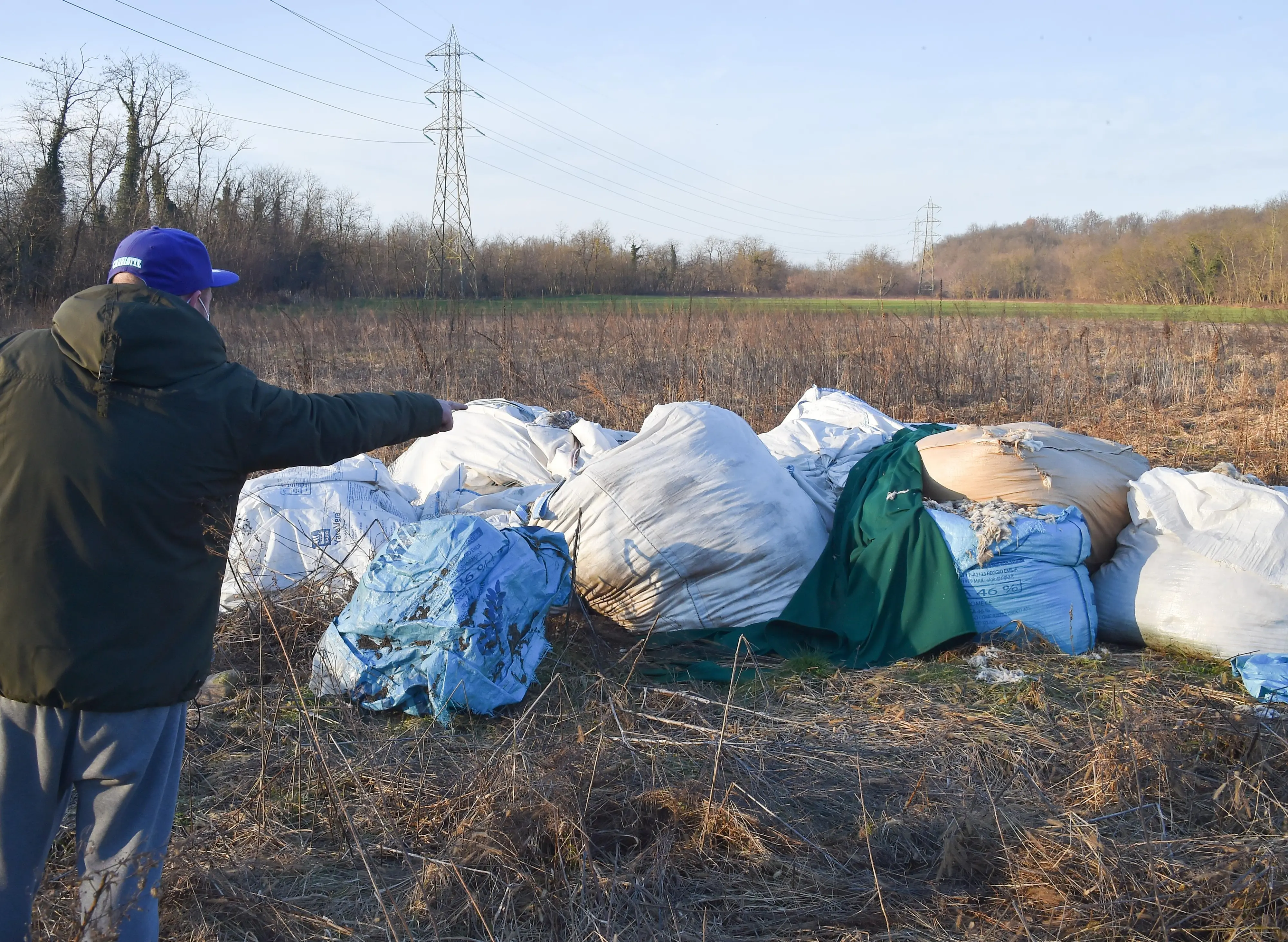 I campi invasi dalle tosature delle pecore