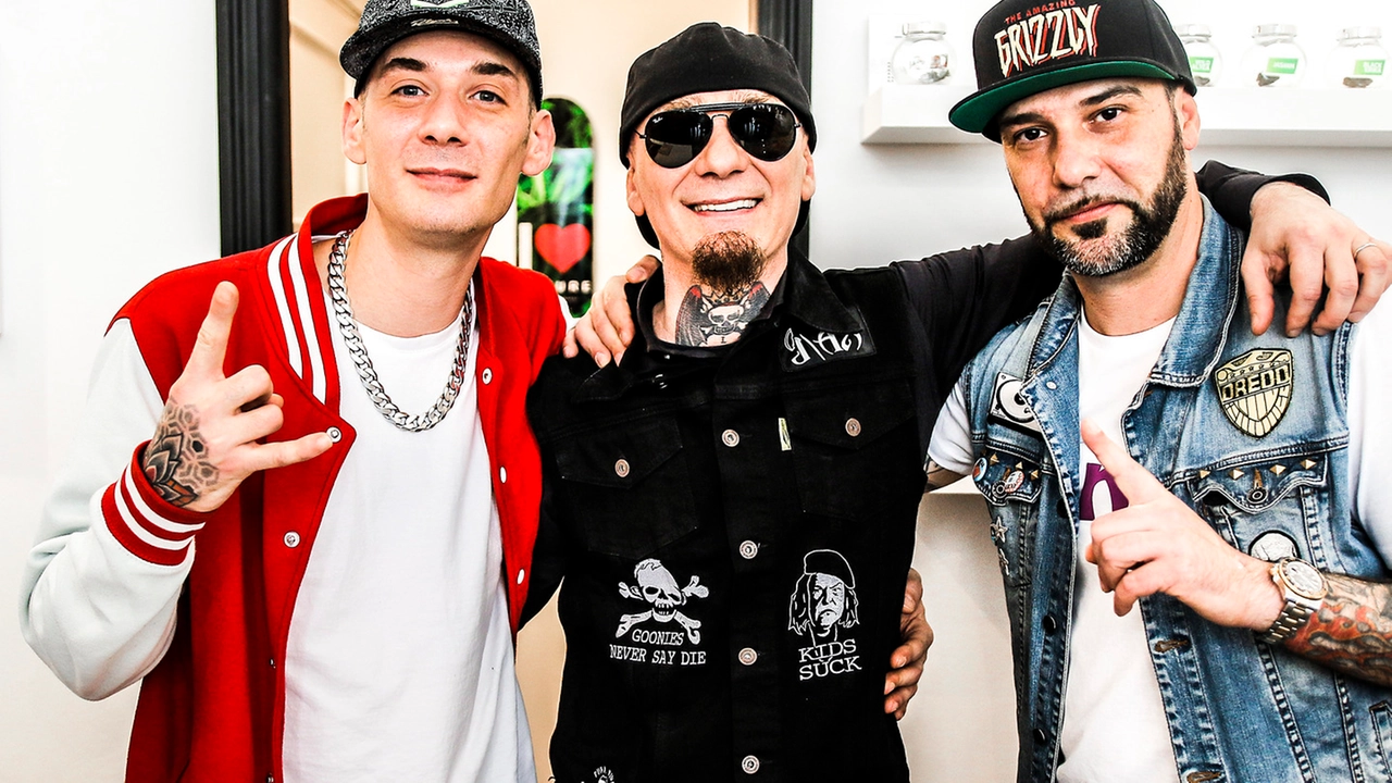 Il rapper Grido e il fratello J-Ax 