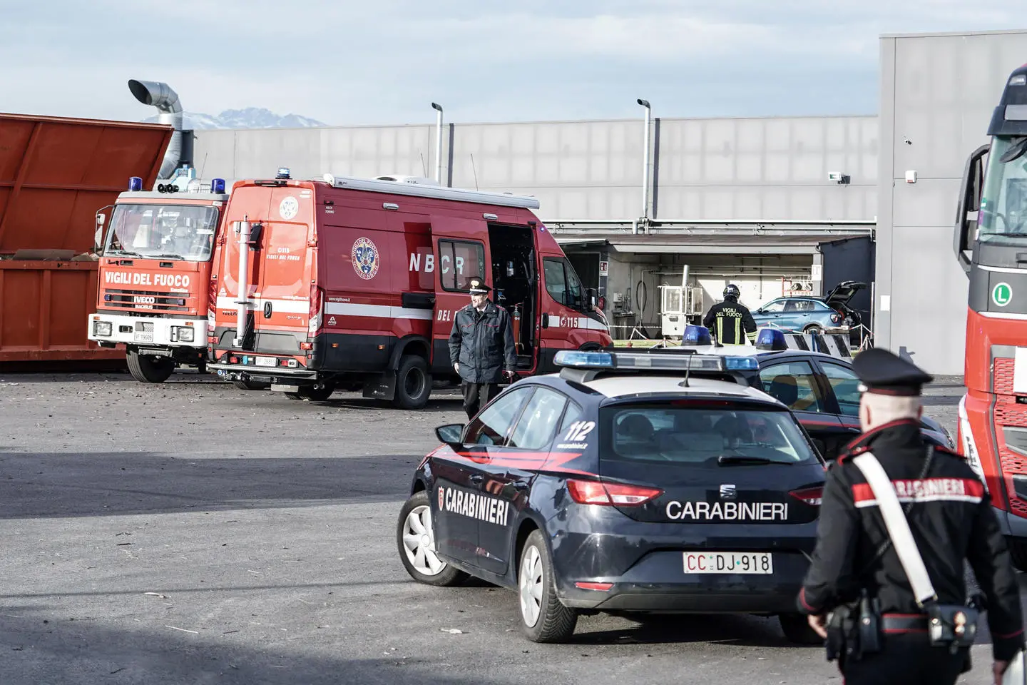 Esplosione in una fabbrica di bombole di gas: ustioni gravi per due operai milanesi