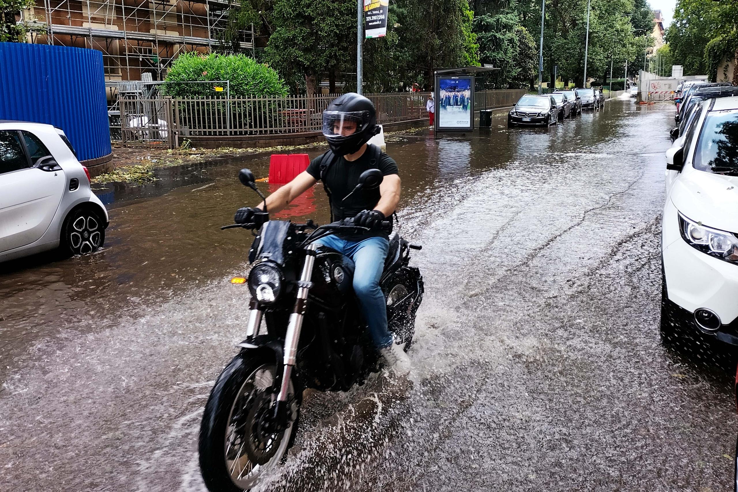 Maltempo A Milano Il Sole Splende Ma Viene Diramata Una Nuova Allerta Gialla Per Temporali