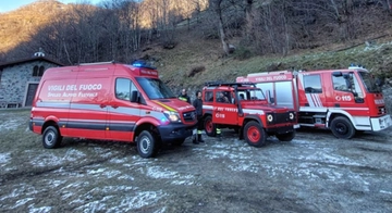 Pagnona, precipita con il fuoristrada per un centinaio di metri: 31enne vivo per miracolo