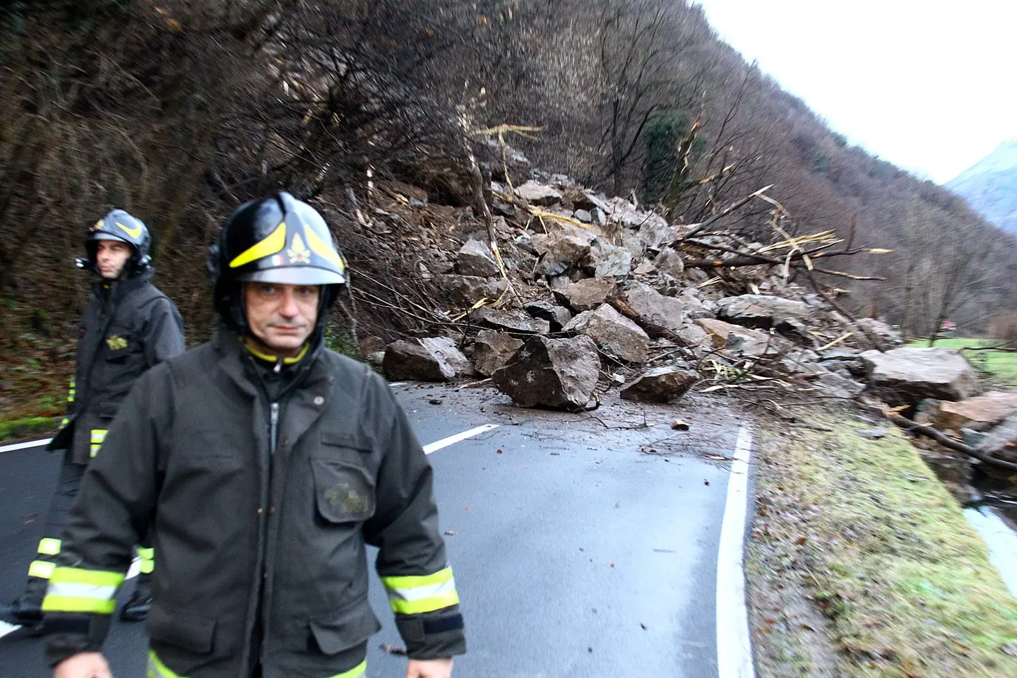 Forcola, grossa frana sulla provinciale: bloccati per giorni