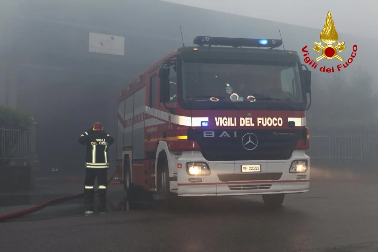 Saronno, domato rogo in un'azienda