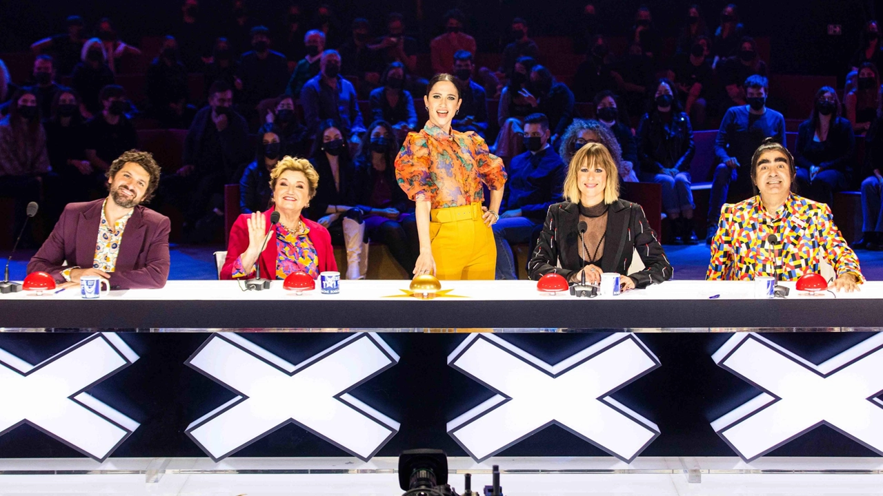 I giudici di Italia's got talent 2022 con la presentatrice Comello (Ansa)