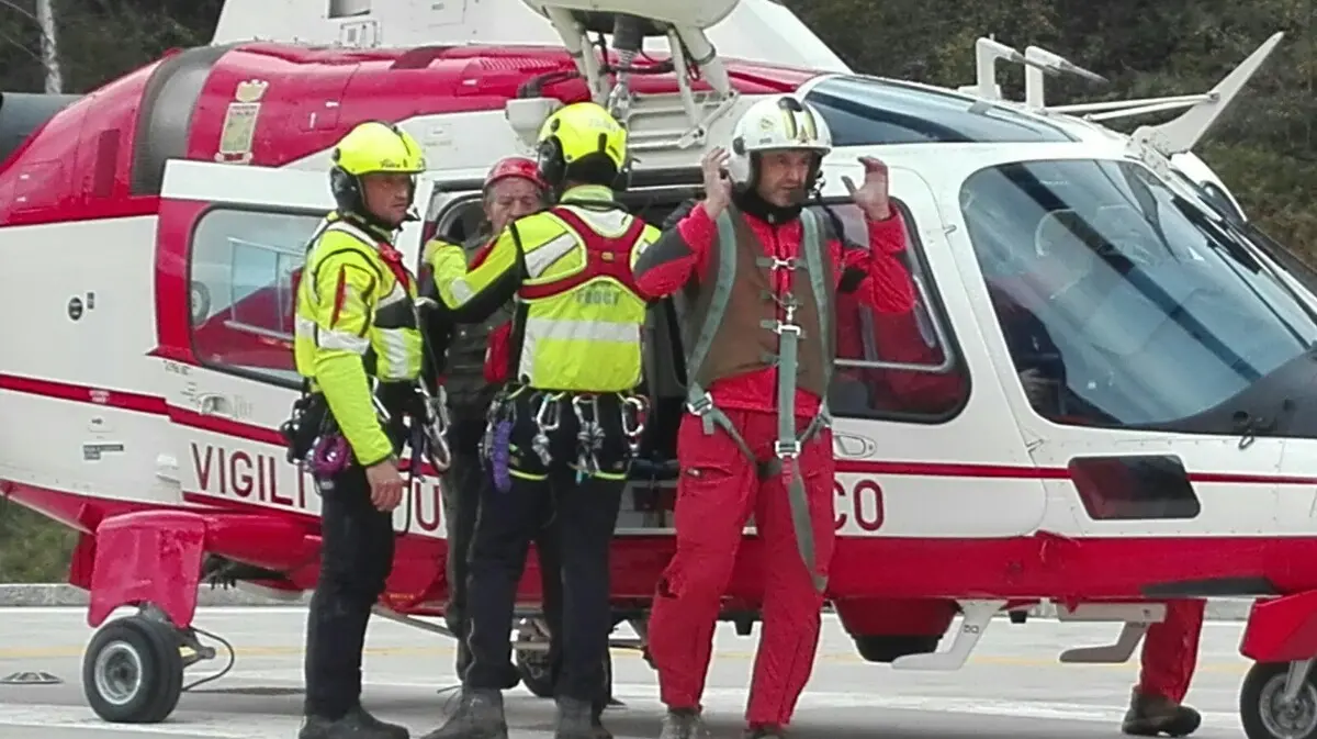 Nesso, fungiatt salvato dai Vigili del Fuoco