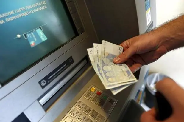 Manomettevano bancomat nel Verbano, bottino da 4mila euro in due giorni: arrestati