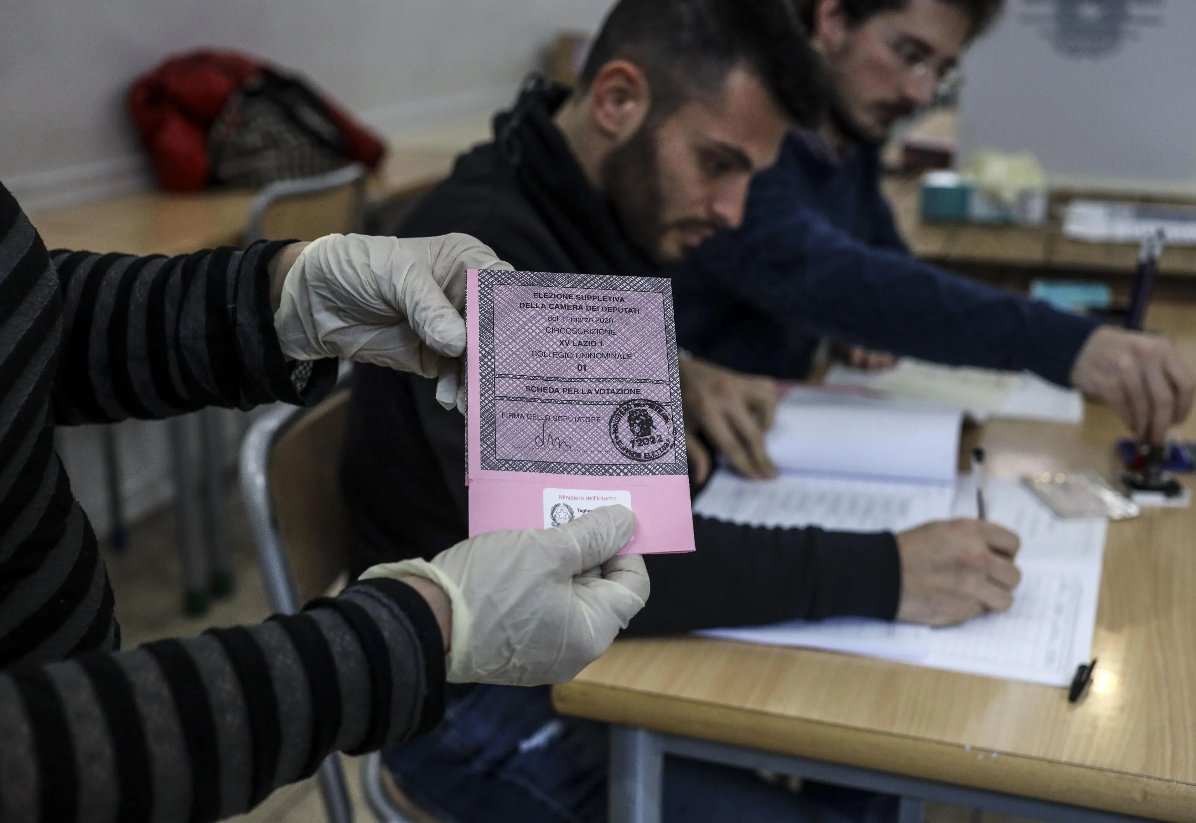 Referendum, presidenti e scrutatori in fuga