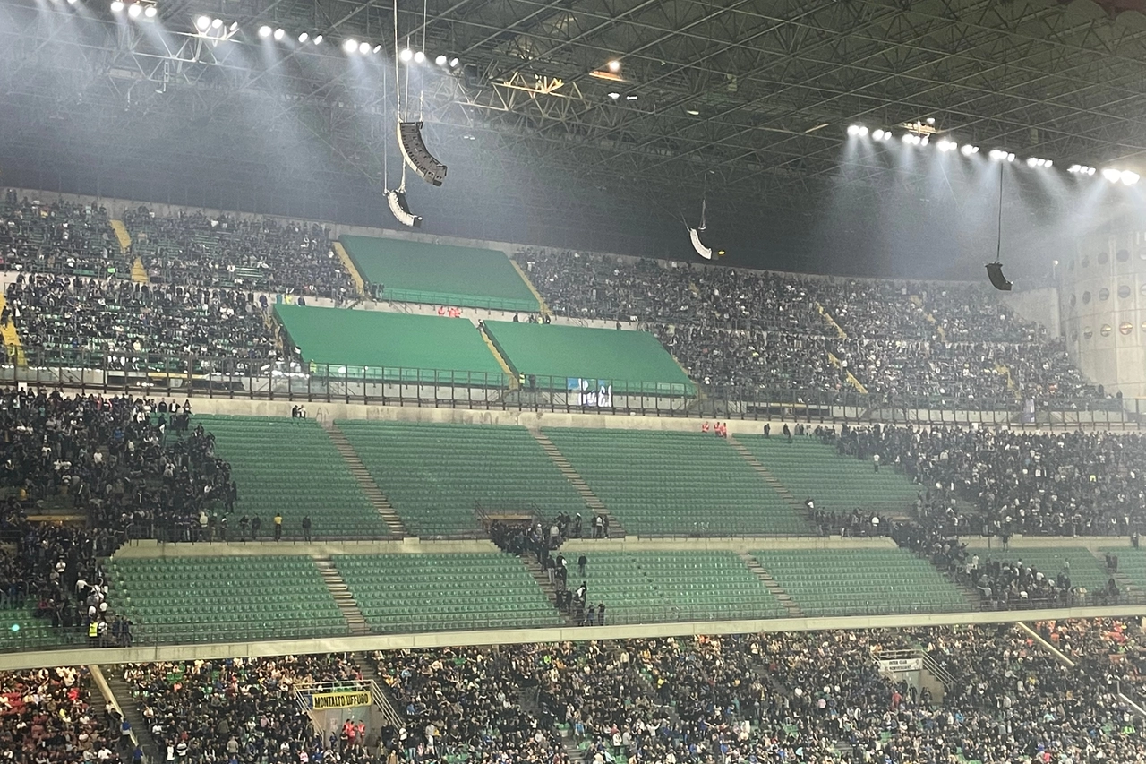 La Curva Nord vuota dopo la notizia della morte di Boiocchi