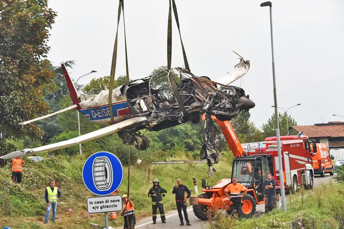 Bergamo, tragico incidente aereo: due morti e nessuna certezza