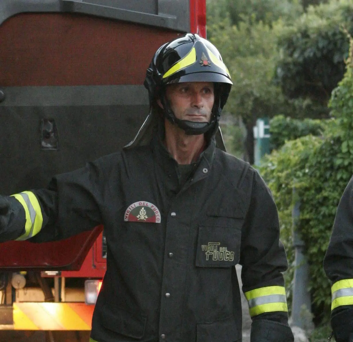 Fumo e fiamme dal silos della segheria