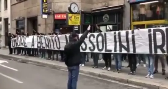 Striscione per Mussolini in piazzale Loreto: gli ultras della Lazio rischiano il processo