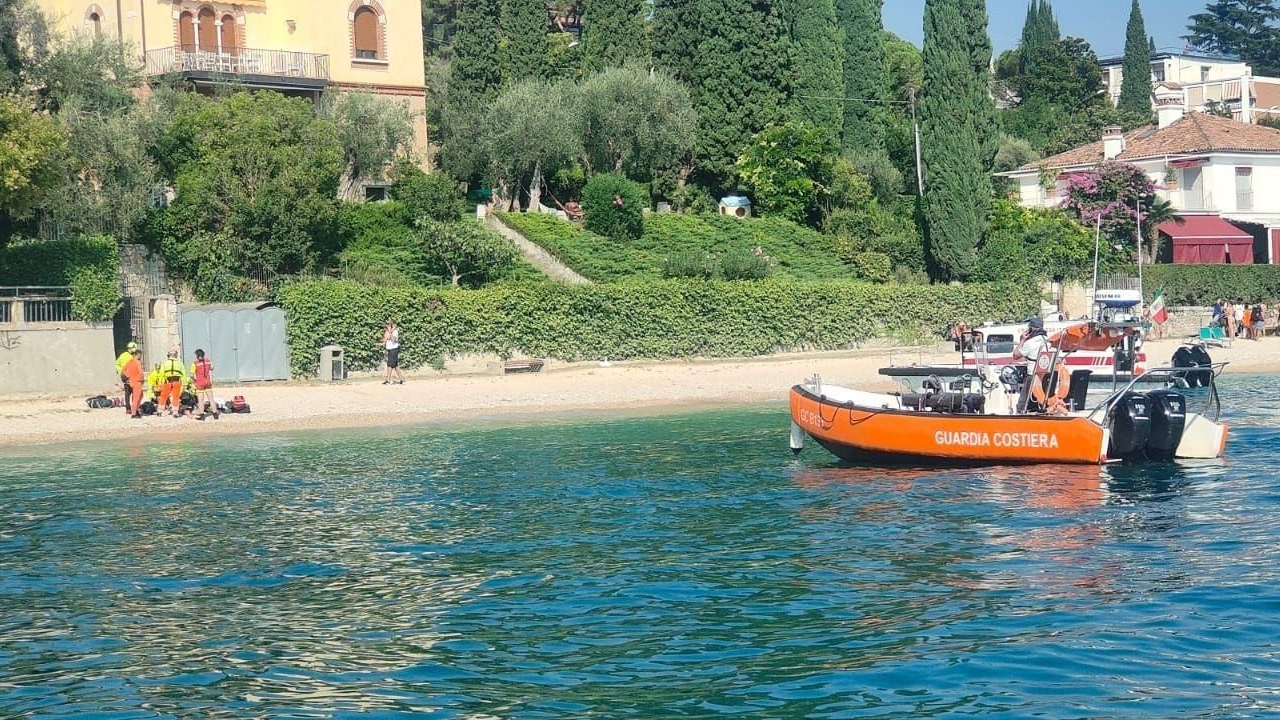 I soccorsi alla ragazza annegata nel lago di Garda