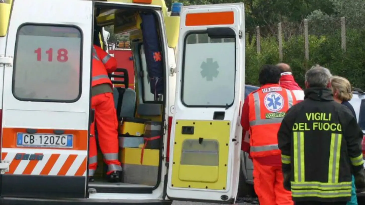 Molteno, infortunio sul lavoro: grave operaio schiacciato da trave di metallo