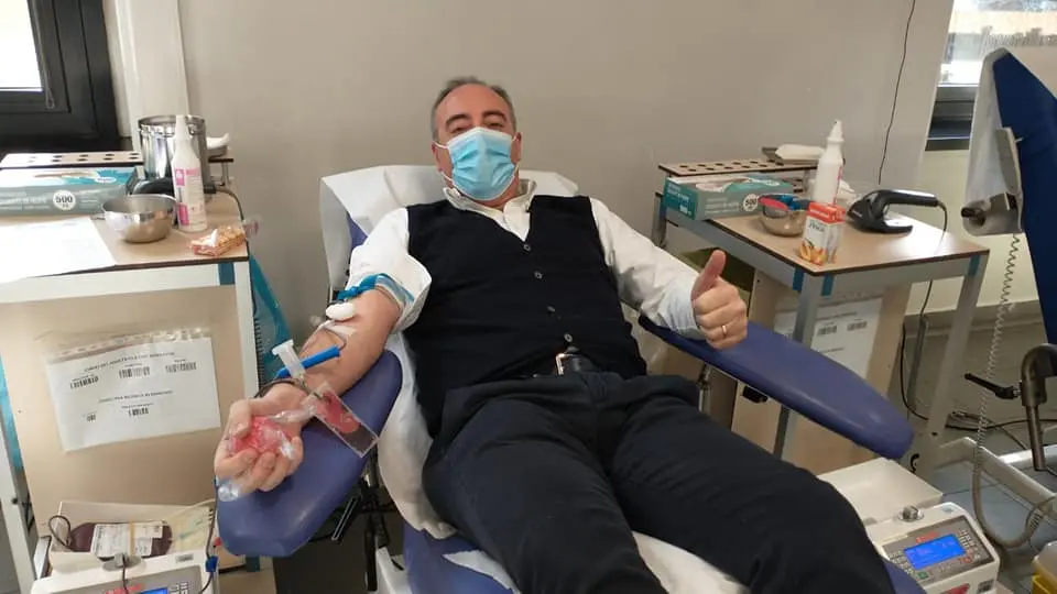 Si rivede Giulio Gallera: "Donate sangue"