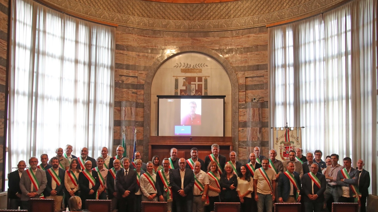 Convegno al Palazzo della Provincia di Sondrio. Il ministro Giorgetti: "Agire più uniti". Il presidente Moretti: "Importanti risorse economiche ci consentiranno una grande progettualità".