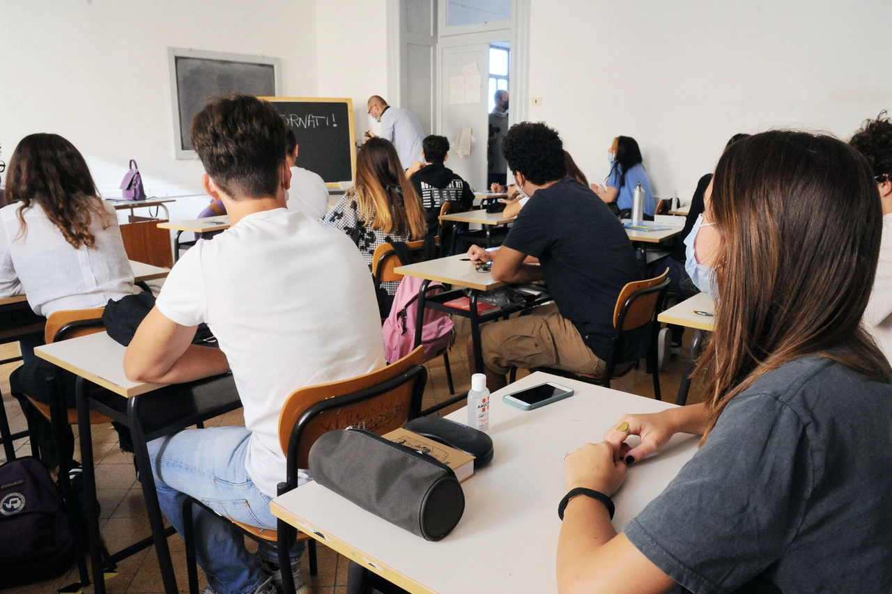 In aula alle scuole superiori (Archivio)