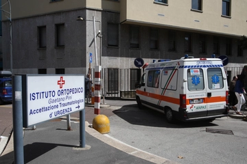 Inchiesta tangenti sanità, i pazienti in fila: oltre ai soldi le lesioni