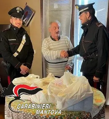 Bozzolo, anziano truffato e derubato di tutti i soldi: i carabinieri gli regalano la spesa