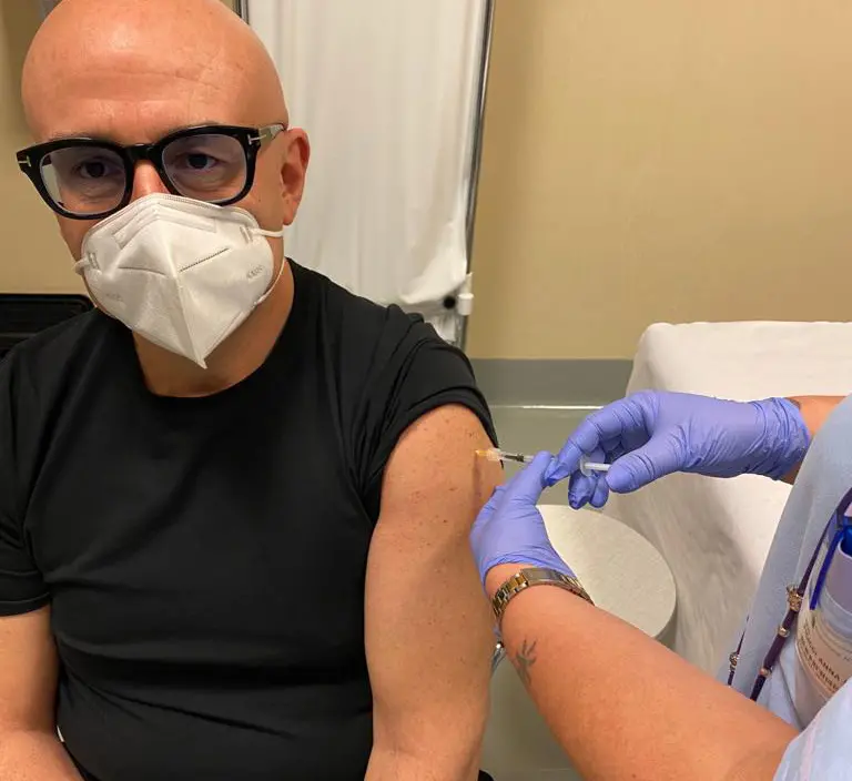 Covid, il primario: "Sono stato vaccinato. Un atto di responsabilità"