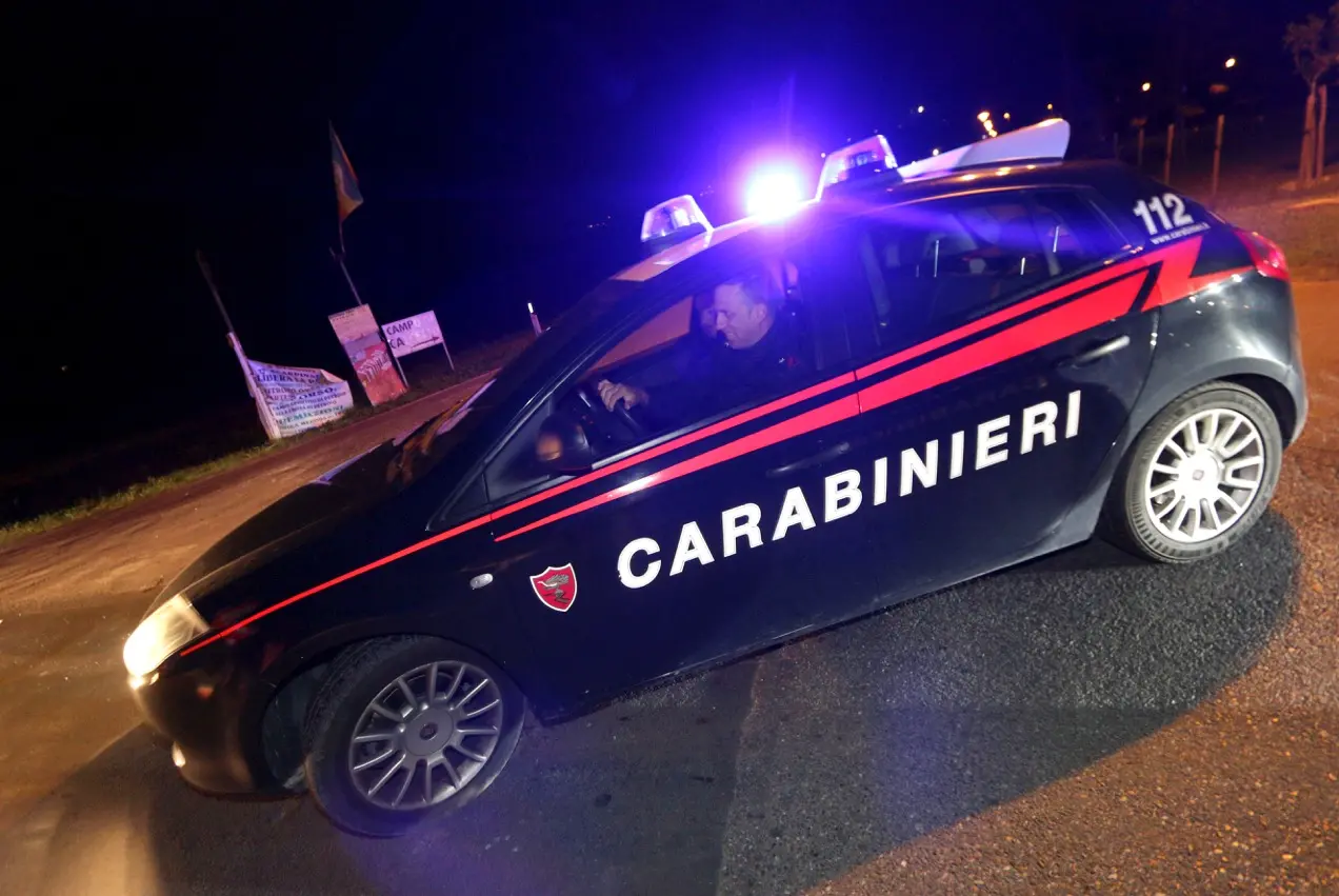 Canegrate, litigano e scoppia la rissa: un accoltellato davanti al bar