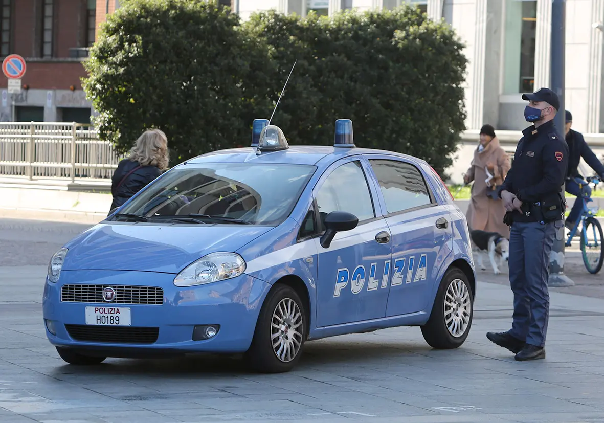 Rapine seriali a Monza, arrestato l'incubo dei commercianti "tradito" da un tatuaggio