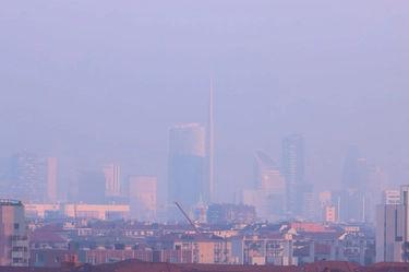 Smog fuori controllo in Lombardia, l’Arpa: “Nemmeno con le migliori tecnologie avremmo l’aria pulita”