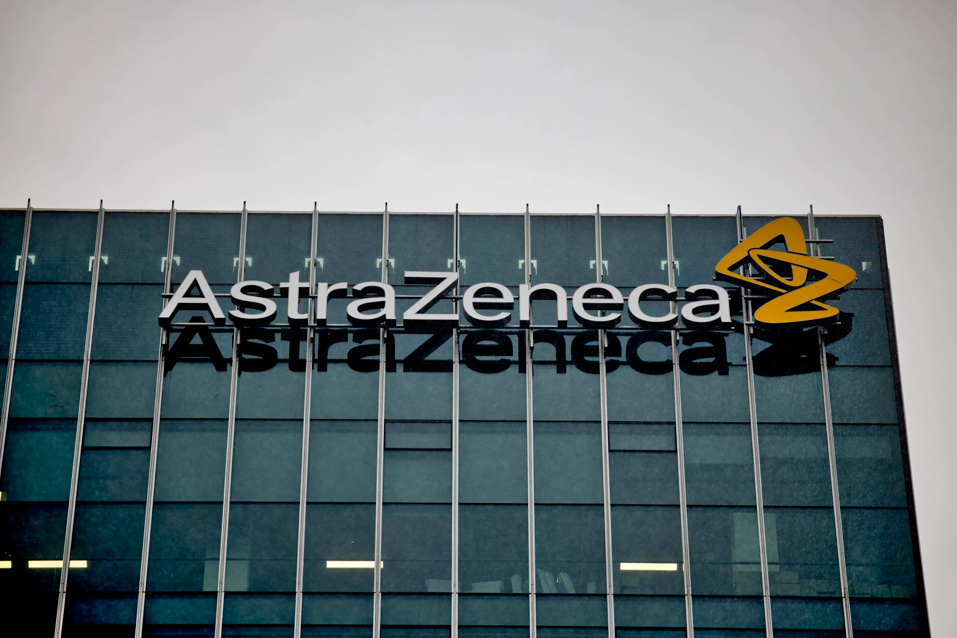 Astrazeneca: l'Ema valuta l'efficacia di Evusheld, il nuovo farmaco anti-Covid