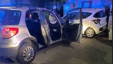 L'incidente del taxi abusivo in via Cosenz alla Bovisa dopo la fuga dai vigili