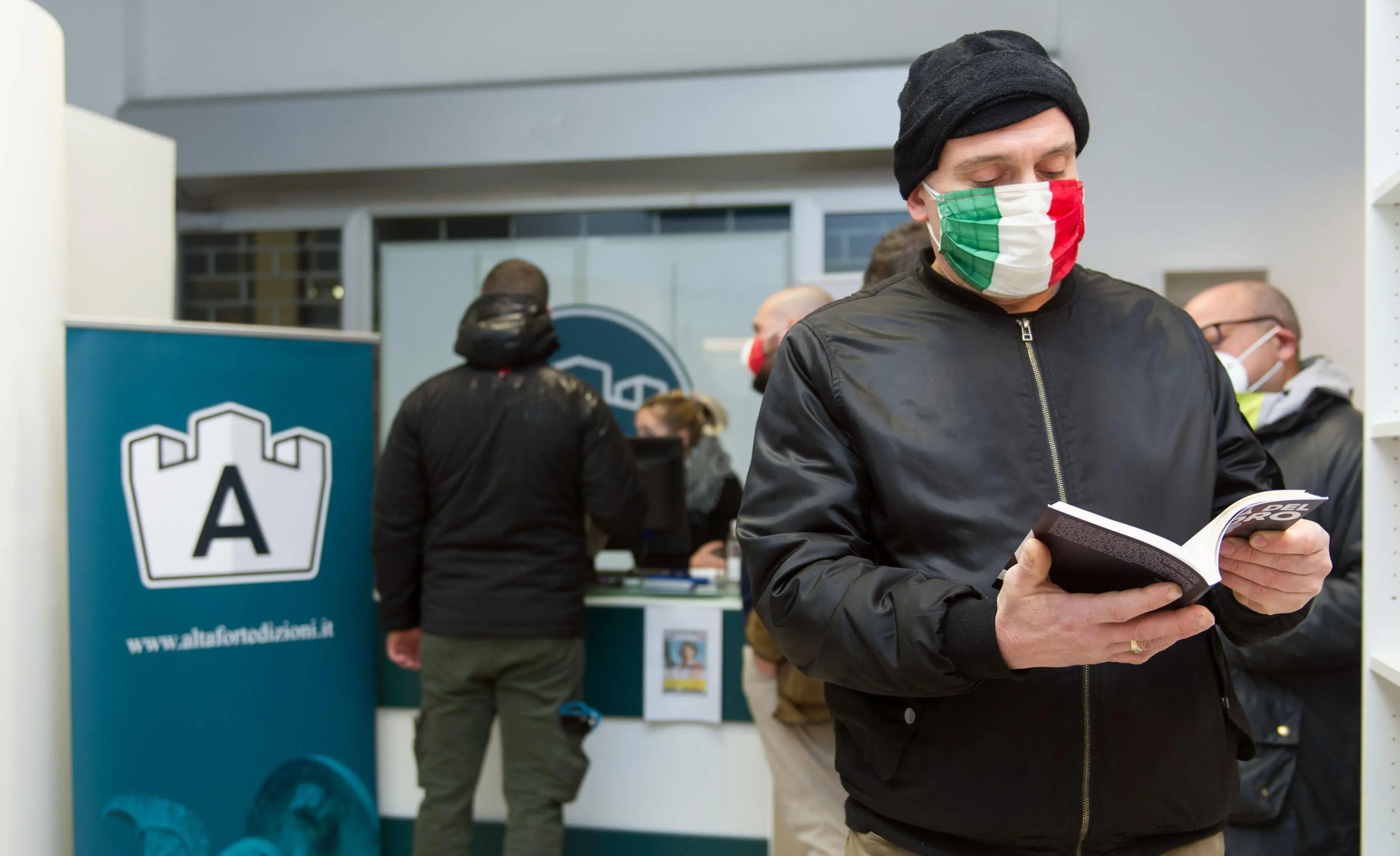 Petizione online: "Chiudete la libreria Altaforte"