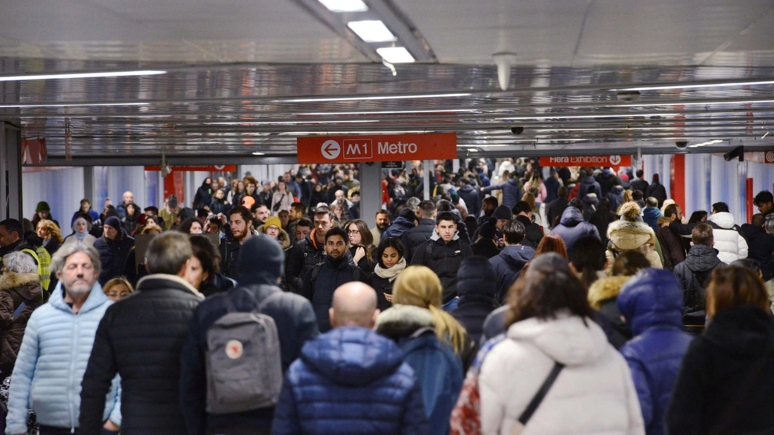 La folla in metropolitana (Foto d'archivio)
