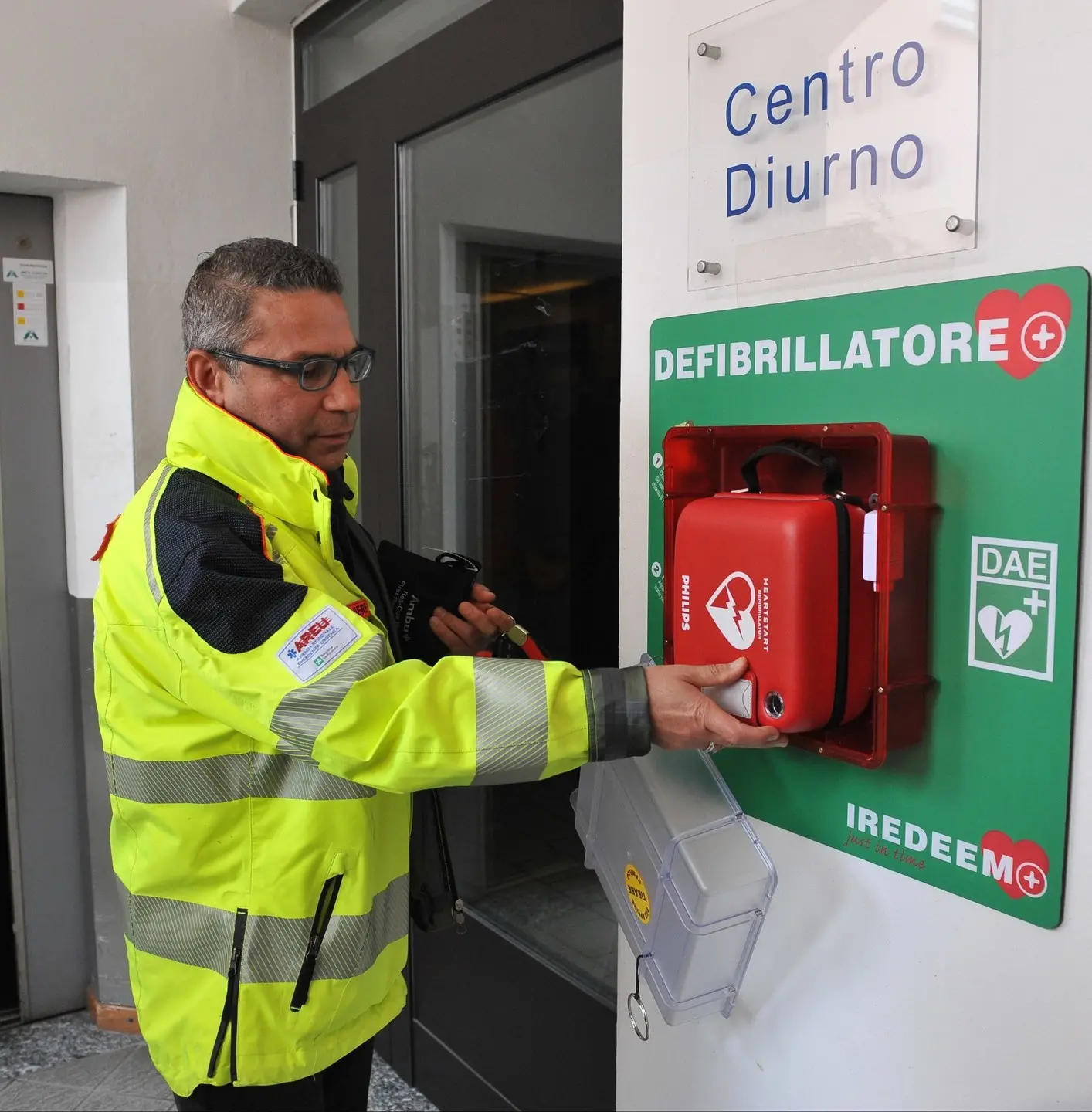 78enne salvato con il DAE dalla Polizia di Stato a Legnano